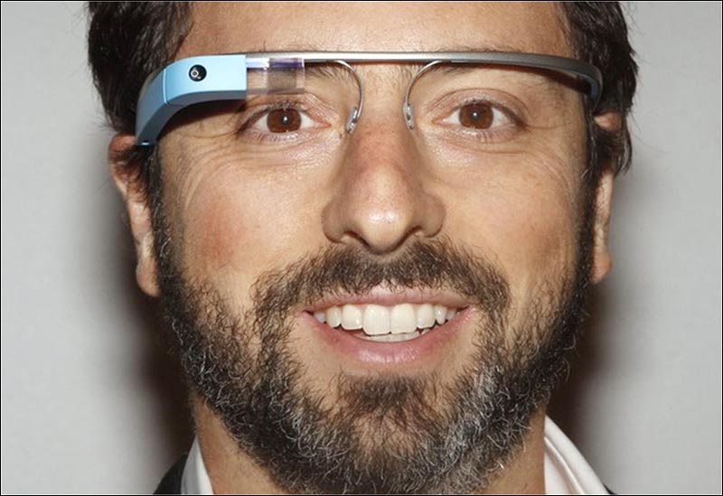 Основатель Google Сергей Брин в очках Google Glass
